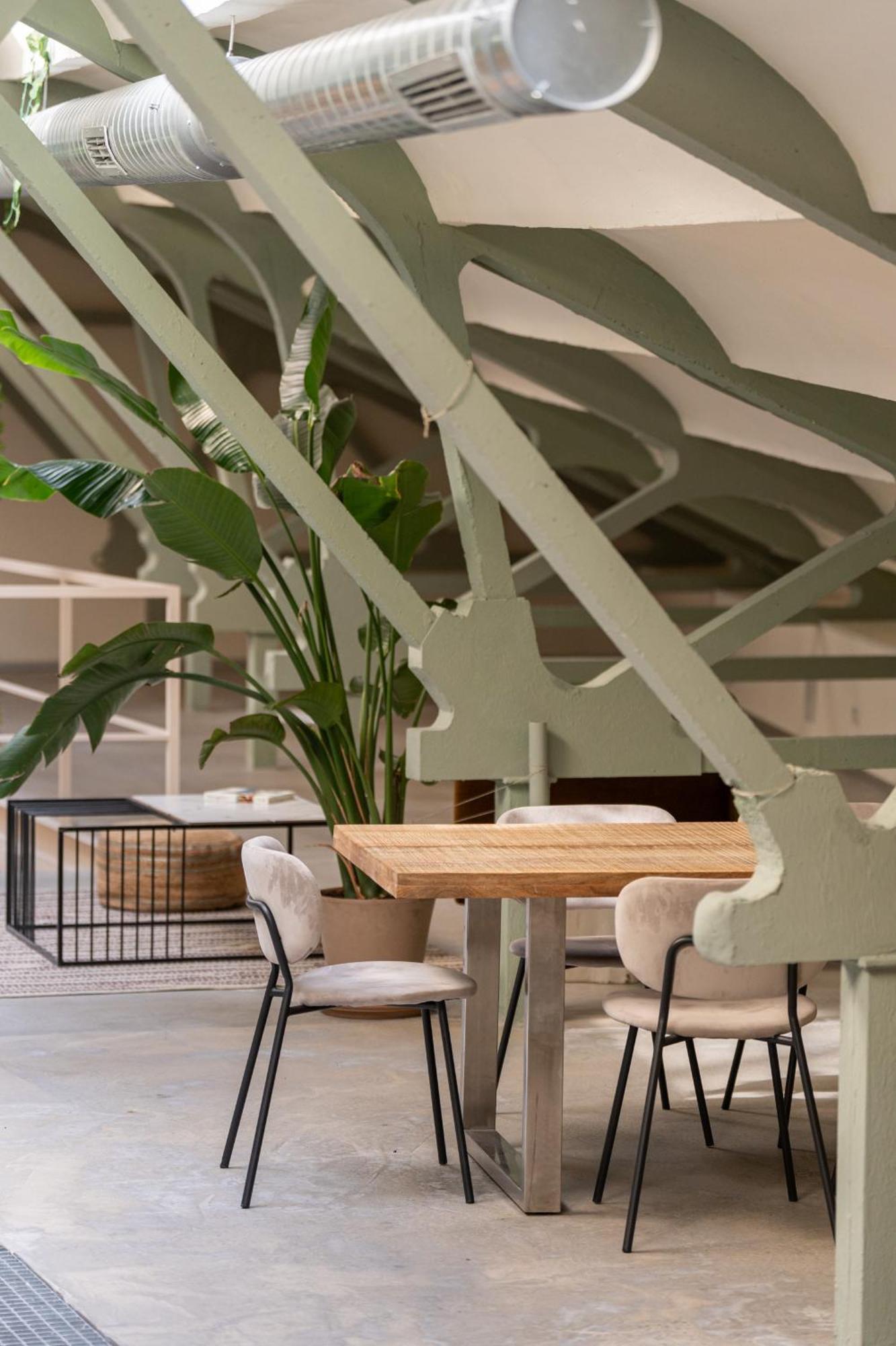 Ola Living Hostal Tetuan Madri Exterior foto