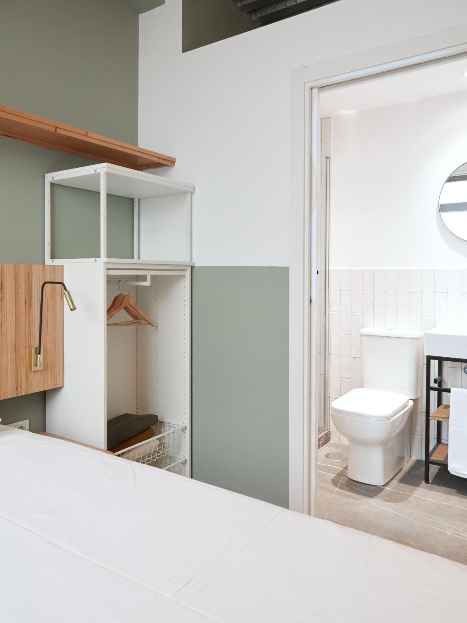 Ola Living Hostal Tetuan Madri Exterior foto