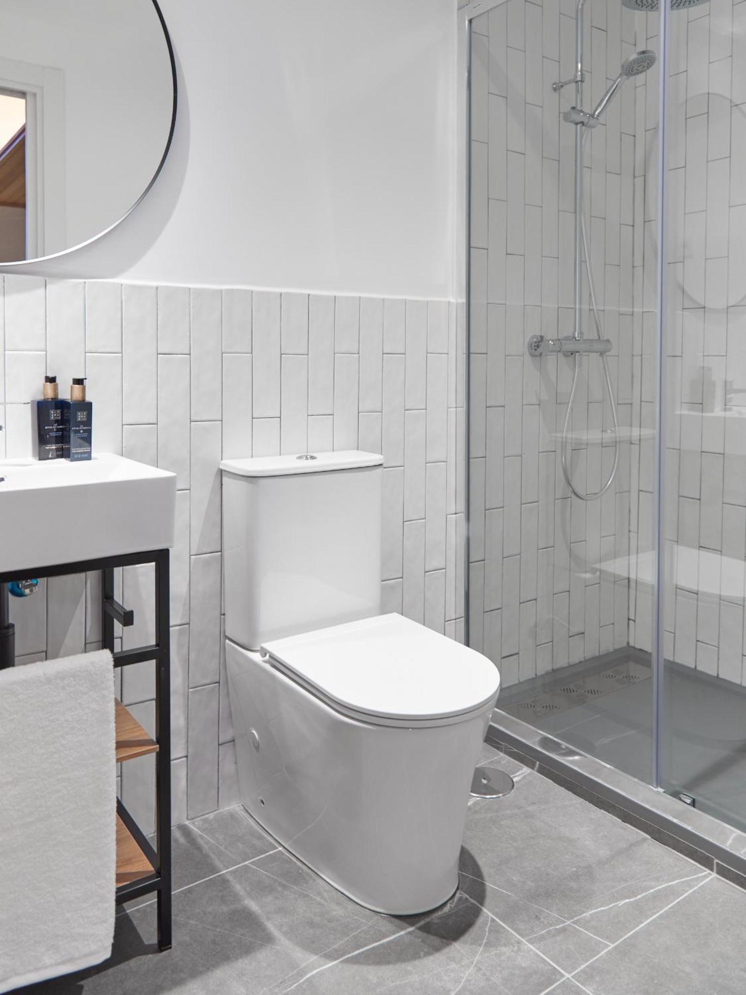 Ola Living Hostal Tetuan Madri Exterior foto