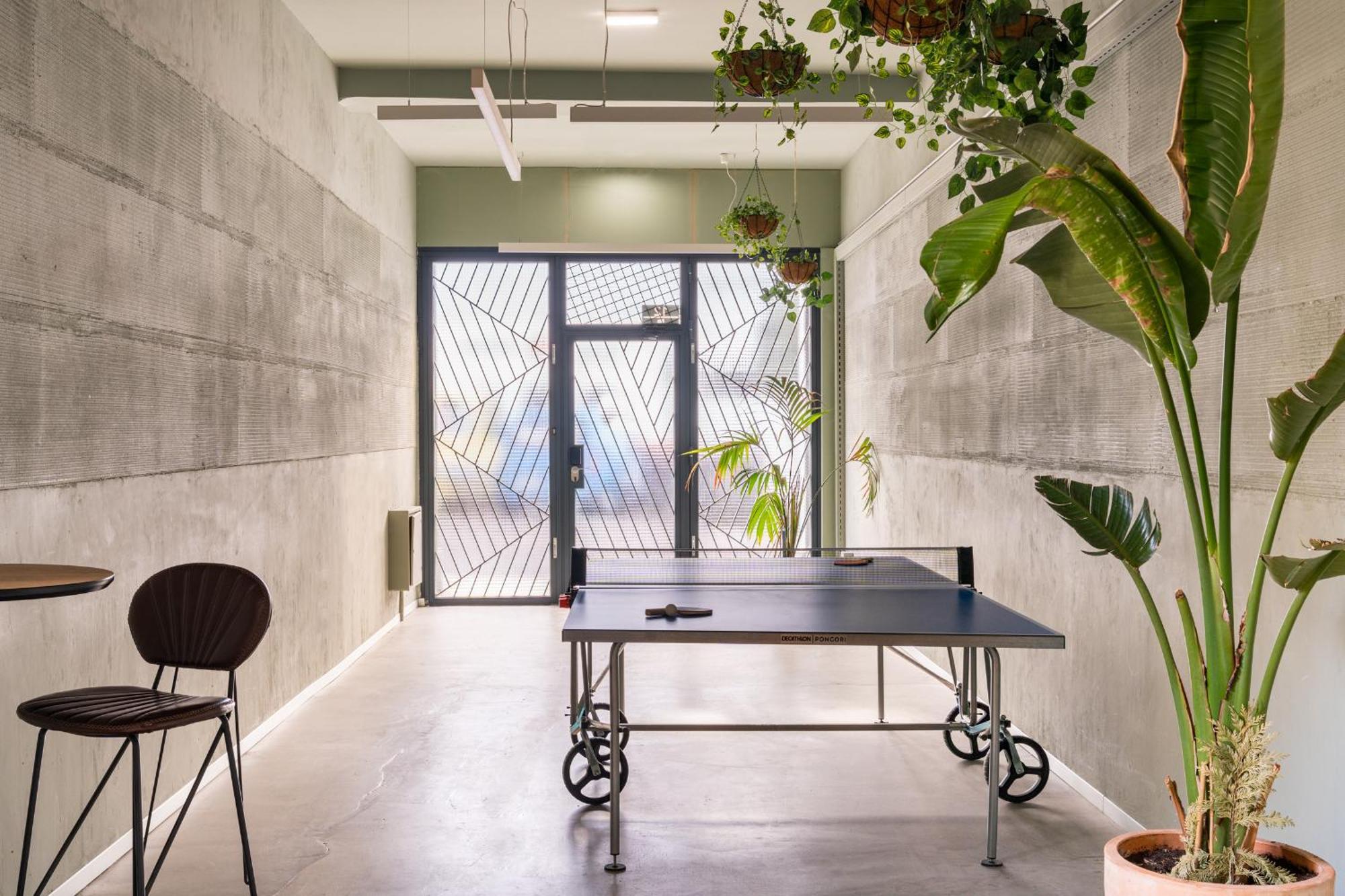 Ola Living Hostal Tetuan Madri Exterior foto
